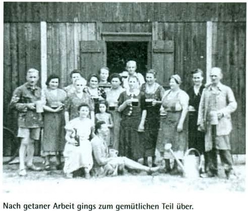 Vor dem Gemeinschaftshaus
