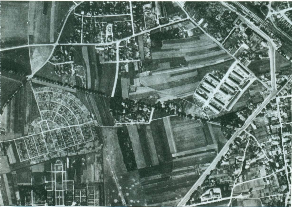 04.07.1946 Bombentrichter als kleine weiße Punkte zu erkennen